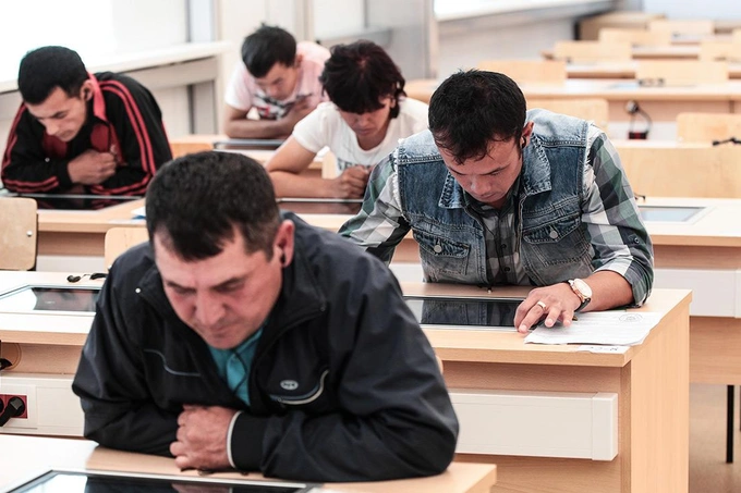 Экзамены для мигрантов: Ташкент предлагает упрощение