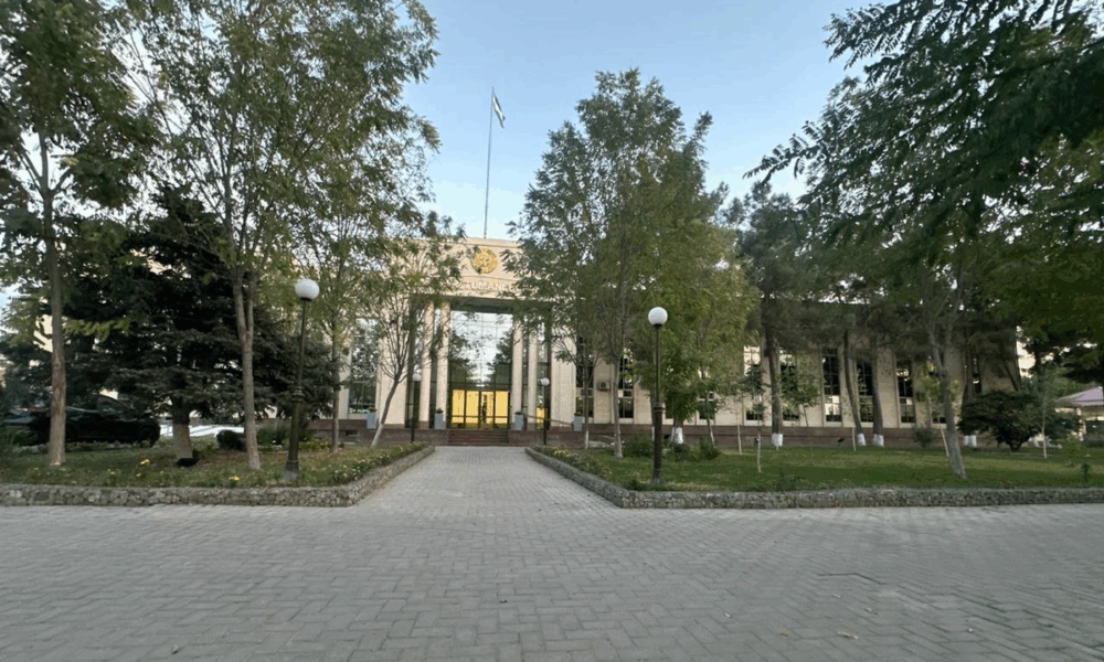 АУГА выставило на продажу здание в Бектемире