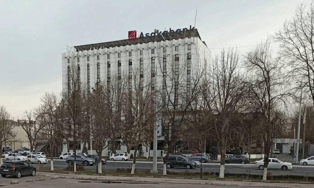 «Асакабанк» выставил на торги здание в центре столицы