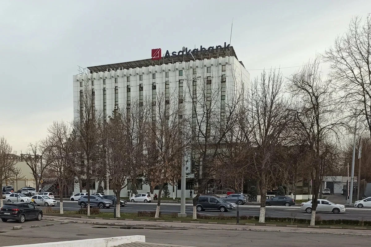 «Асакабанк» выставил на торги здание в центре столицы