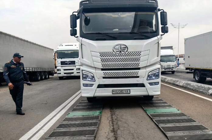 Президент распорядился создать 35 пунктов весового контроля